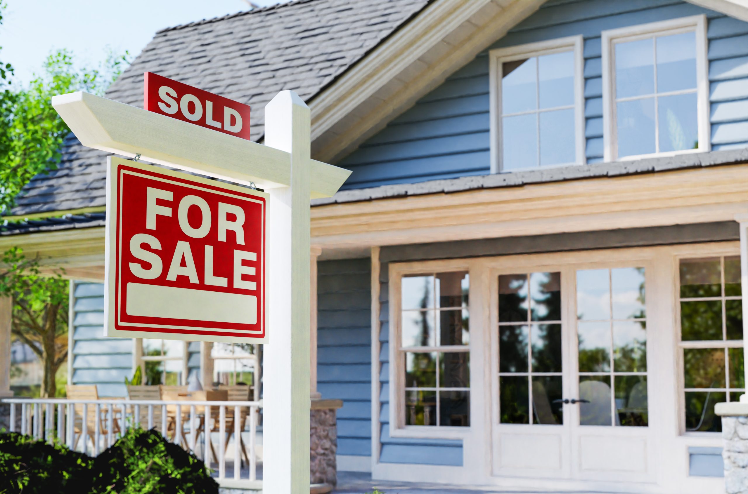 Sold sign in front of a Tampa Bay home